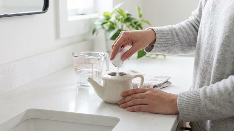 découvrez des remèdes ancestraux efficaces pour soulager rapidement éternuements et nez bouché, une alternative naturelle aux médicaments modernes.