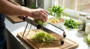 découvrez notre salade fraîcheur aux trois choux, une recette saine et savoureuse idéale pour toute la famille. parfaite pour un repas léger et gourmand.