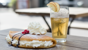 découvrez comment associer cidres et crêpes en équilibrant douceur, intensité, rosé ou fraîcheur glacée pour des accords gourmands et harmonieux.
