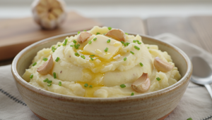 découvrez notre recette de purée de pommes de terre maison, une révélation surprenante qui transforme ce plat traditionnel en un vrai cocon de douceur et de réconfort.