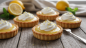 découvrez nos tartelettes au lemon curd maison, une explosion de saveurs acidulées alliant légèreté et gourmandise pour un dessert parfait.