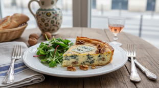 découvrez notre recette simple et gourmande de quiche sans pâte au bleu, idéale pour un repas savoureux et rapide à préparer.