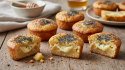 découvrez notre recette gourmande de mini-cakes au fromage, pommes croquantes et graines de pavot, parfaits pour une pause savoureuse et originale.