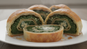 découvrez notre recette de roulé feuilleté léger aux épinards frais et roquefort fondant, une délicieuse combinaison parfaite pour un apéritif gourmand et savoureux.