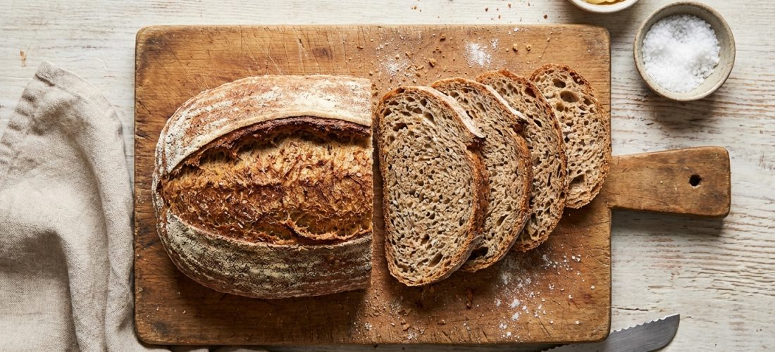 découvrez si le pain est vraiment à éviter pour perdre du poids et comment l'intégrer intelligemment dans votre régime pour préserver votre silhouette.